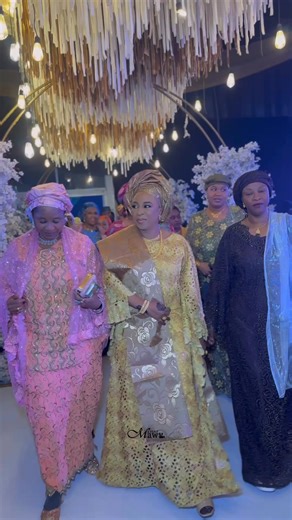 Grand Entrance of our gorgeous mother of the bride 💕 Planning and Coordinating : @azaan_events._ Content: @maw__events 📸 Mc: @mc_rapson Dj: @iamdjuson Credit photo: @op__photographyy Catering: @aysheerts_kitchen_2 Security: @ischokeofficial Usher’s: @ivanas_ushers Venue: @amani_events_center Makeup: @makeupby.amnah Fabric: @marandmorfabrics