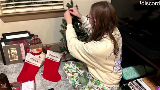 Decorating the Xmas tree!