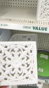 💐Sweet way to use this Dollar Tree wood box! #dollartree #dollartreediy #dollartreehacks #dollartreefinds #dollartreehaul #dollartreecommunity #dollartreeobsessed #diy #giftidea #flowers #thedailydiyer | The Daily DIYer