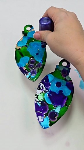 240K views · 1.5K reactions | Alcohol ink on acrylic ornaments sealed with resin #resin #mixedmediagirl #Christmas | Mixed Media Girl | Facebook