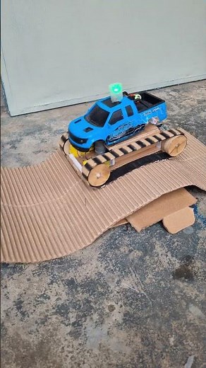 Tracked car climbs hills powerfully #DIY #TrackedCar #OffRoad