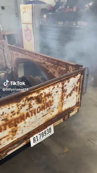 Custom Bagged Dually Truck Burnouts