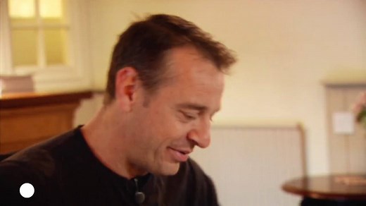 Vandaag is het pi-dag. Maar tot hoeveel cijfers na de komma ken jij het getal pi? We doken in ons archief en vonden deze aflevering van "Tomtesterom": Tom Waes leerde in een uur 100 cijfers na de komma😲 https://nws.vrt.be/Pi | VRT NWS