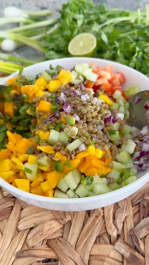 Amo las lentejas así, super fresca y colorida! | Pizca de Sabor