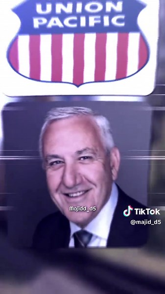 { ihh lucu banget lokonya bisa goyang-goyang 😭🤏🏻, btw dibawah ini adalah penjelasannya ya gess 👇🏻 } The Union Pacific Railroad Company ( reporting marks UP, UPP, UPY ) is an American Class I freight-hauling railroad that operates 8,300 locomotives over 32,200 miles ( 51,800 km ) routes in 23 U.S. states west of Chicago and New Orleans. Union Pacific is the second-largest railroad in the United States after BNSF. Parent company: Union Pacific Corporation Headquarters: Union Pacific Center, O