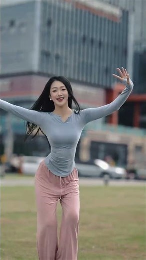 美丽的藏族姑娘 - 金初丽丽 越来越漂亮和性感了