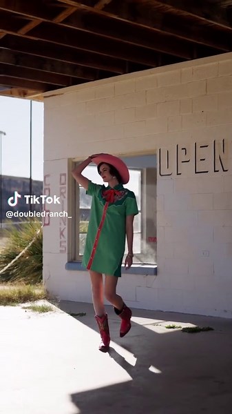 Easy, breezy, polished perfection 👌 💫 . . . . 📹 @ta_visuals