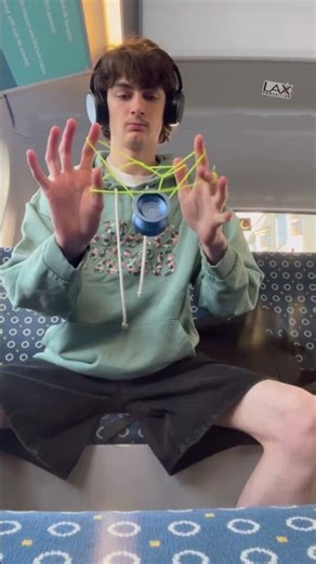 Impossible yoyo trick on the bus