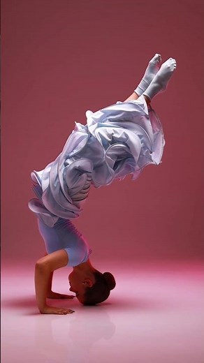 🇺🇦 Model poses for photoshoot📸 Modern. Model Iryna