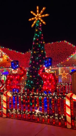 🎄✨ Last chance to see Kringle’s Christmas Land for 2025! Last night open, Dec. 31st 2025! ✨🎄 Gather your family and friends and head to Ben Sumner’s Kringle’s Christmas Land in Jenks, Oklahoma. This enchanting display is packed with old-fashioned Christmas décor, animated mechanical scenes, and charming New York–inspired storefront windows that glow after dark and capture the magic of Christmas past. Whether you love vintage holiday style or are looking for inspiration for your own Christmas l