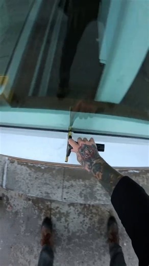 Luke Jon on Instagram: "How To Clean Commercial Window Ledges #windowcleaning #windowwashing #prowindowcleaning #commercialwindowcleaning"