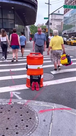 Harmless prank that turned into a viral moment (no cap) 🤪 #fyp #Prank #viral #funnyvideos