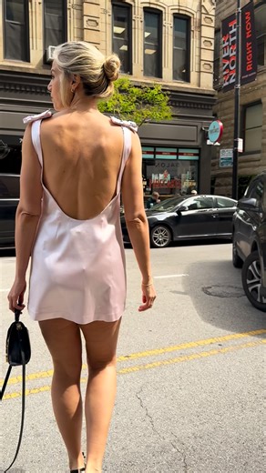 Lisa Petrik | Self-Worth Icon & Lifestyle Model on Instagram: "this is what powerful feminine energy looks like"