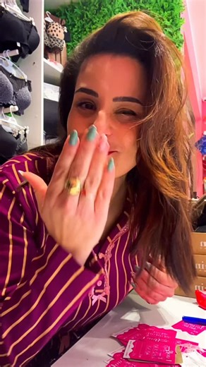 Lato B | Intimo & Moda Mare on Instagram: "Chi lo dice che in negozio bisogna stare scomode? Oggi si lavora in modalità Cloud ☁️. Pigiama Verdissima: lo provi e non torni più indietro. 🎁 in più ragazze vi ricordo il codice sconto Benvenuta10 ( del valore del 10% valido fino a domenica 18 mi raccomando va inserito nel carrello!) Vi lascio qui 👇🏻 il link diretto al sito https://latob-shop.sumupstore.com/ #pigiama # pigiamaverdissima #latob #sanfelicecirceo☀️"