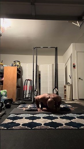 Towel based overcoming isometrics in the push up position tendon strength training #fitover40