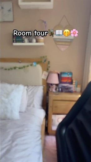 Ignore the bags #music #song #booktok