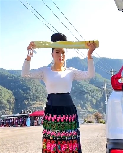 935K views · 2.1K reactions | A little outfit change real quick! | Lilyon | Facebook