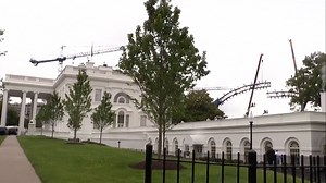 Enorm podium verrijst boven het Witte Huis: ‘UFC Freedom 250’