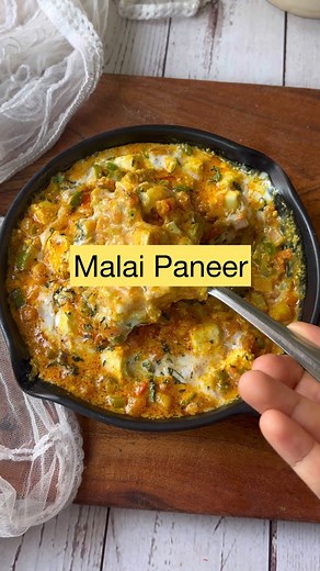 Neeti Jain on Instagram: "Chaumasa special Malai paneer 🤤❤️ Preparation time:15min Serve :2to3 ppl Ingredients used: •1tbsp oil •1tbsp green chilli •1/2cup capsicum •1cup tomato •1tsp salt •1tsp red chilli powder •1tsp coriander powder •1tsp garam masala •1/2tsp turmeric powder •1/4th cup fresh malai •1cup paneer #jainfood #jainrecipe #trending #viralvideo #malaipaneer #newrecipe #chaumasaspecial #jain #trendingreels #northindian #fusion #jainism #mumbai #foodie #love #foodporn #trending #foodl