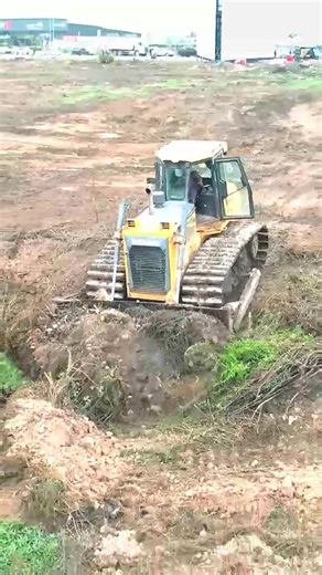 Excellent Bulldozer Scene!! Pushing Soil Into Water Step by Step #DozerLife #HeavyMachineryWork #ConstructionProject #SoilFilling #DumpingSoil #MitsubishiDozer #ExcavationWork #DozerSkills #PondRemoval #IndustrialEquipment #DozerOperator #SoilPush #MitsubishiPower #SoilWork #MachinePower #BulldozerAction #Bulldozer #LandfillProject #TeamworkConstruction #ConstructionMachinery #LandFilling #LandPreparation #DumpTruck #HeavyEquipment #LandDevelopment #PitFilling | creator topfg