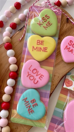 Cookie packaging has really evolved since I got into the cookie industry a decade ago! Backers have become a fun way to display mini cookies 🤗 We are almost sold out of our Valentine’s Day backers/boxes, check our website to see what we have ❤️ Next week we have some pretty bows arriving so watch out for those ! 🎀 Leave your questions/comments below ⬇️ #emmassweets #cookiepackaging #cookiedecorator #canadianbakingsupplies #cookiecutters #madeincanada #asmr #satisfying | Emma's Sweets