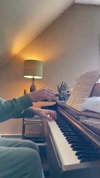 Piano Students Rule n.90: Feel The Botfom Of The Keys..