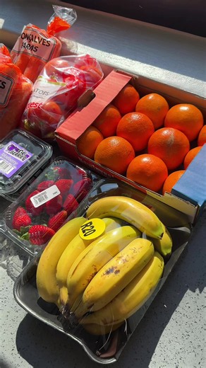 In Cyril’s economy, we have to be strategic. 😅 One of my little money saving hacks is buying fruits that are in season they’re usually the most budget-friendly option .