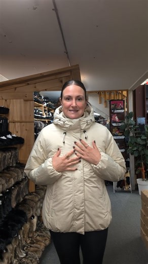 Le magasin est rempli de beaux manteaux d'hiver voici d'autres modèles courts signés, @lole & @ragwear | T.S.C- Ville-Marie