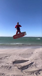 • Rider gielvlugt ⚡️Kickstart Your Session ⚡️ 🎥 @roosdoorneveld 🇿🇦 Cape Town, Western Cape #Kiteboarding & #Kitesurfing : #KitesurfingWorld • #TravelGuide for #Kitesurfers & #Kiteboarders : #KitesurfingWorldGuide | Kitesurfing World