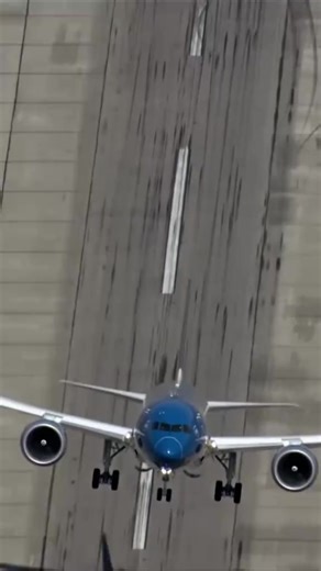 why do the 787 wings flex so much #aviation #aviationlovers #aviationdaily | Aviationlife737