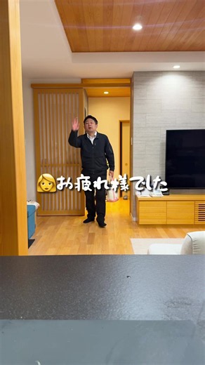 6月は何だか疲れやすいからさっぱり系揚げ物でスカッと爽やかに食べたい🥰 【フライ用トマトソース】 * トマト 1個 * 玉ねぎ 1/4個 * にんにく 1/2片（すりおろし少々） * レモン汁 小さじ2 * 塩 小さじ1/4～ * 黒こしょう 少々 * (お好みでピクルス、パセリ、タバスコ入れるのもおすすめ) ＜作り方＞ ① トマトは5mm角くらいに切る。 ② 玉ねぎはみじん切りにして、辛みが気になるなら水に5分さらして水気を絞る。 ③ ボウルにトマト、玉ねぎ、にんにく、レモン汁、塩こしょうを入れて混ぜる。 ④ 冷蔵庫で15～30分冷やす。 ＿＿＿＿＿ 【サクサクたらフライ】 * 生のたら切り身 3〜4切れ(塩漬けでない) * 塩 小さじ1/3 * 黒こしょう 少々 * 米粉（または薄力粉） 50g * 水 70ml * パン粉 適量 * 米油 適量 ＜作り方＞ ① たらはキッチンペーパーでしっかり水気を拭き取り、塩こしょうを振る。 ② ボウルに米粉、水を入れて混ぜ、バッター液を作る。 ※ホットケーキ生地より少し緩いくらい。 ③ たらをバッター液にくぐらせ、パン粉をしっかりまぶす。