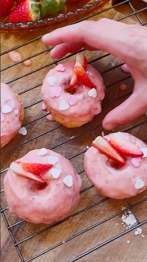 2 ingredient donuts 🥳🍩 #easyrecipe #recipe #viral