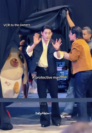 William's Protective Moment for Est at GMMTV Live House 🌹