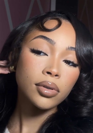 Mastering Black Eyeliner: Your Essential Tutorial