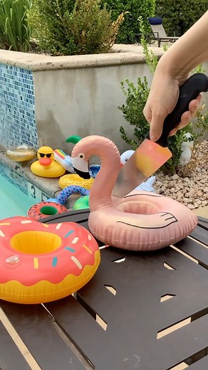 Sideserf Cake Studio | A pool float, but cake 🍰 Subscribe to Sideserf Cake Studio for a new cake video every Monday! . . . #cake #cakedecorating #cakes #cakesmash... | Instagram