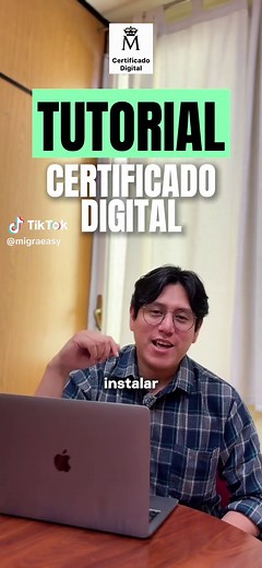 Tener tu Certificado Digital instalado es el paso más importante para controlar tu vida legal en España desde tu ordenador. Te permite firmar documentos oficiales, descargar tu vida laboral, pagar tasas y presentar expedientes a tiro fijo. Olvídate de los manuales aburridos; esto es Extranjería real y digitalizada. 📲 ¡Asegura tu futuro legal hoy mismo! Sigue estos 4 pasos indispensables: Guarda este video para tener la guía de instalación a mano antes de arrancar, compártelo con ese amigo que e