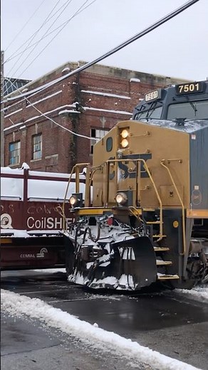 All Of A Sudden! 2 CSX Trains Passing! Snow Trains In Hamilton, Ohio, JawTooth shorts