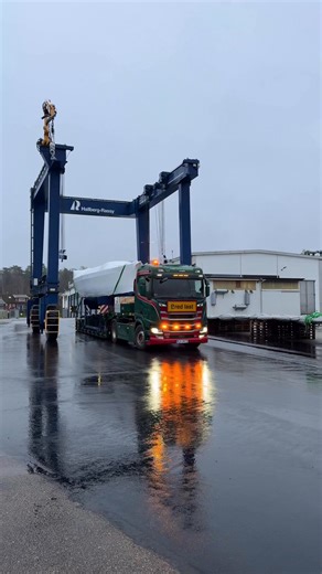 A Hallberg-Rassy 340, 370 (world premiere) and a 40C are now on their way by truck to Boot Düsseldorf. See us in hall 16 from 17-25 January 2026. https://hallberg-rassy.com | Hallberg-Rassy