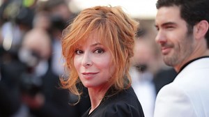 Bernard Montiel parle de sa grosse gaffe avec Mylène Farmer