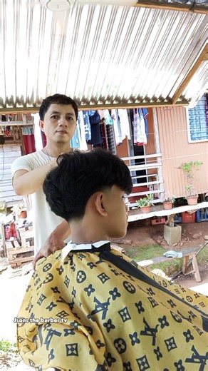 Gupitan sating muntinG Barber studio💇‍♂️ street barber💪 #jsonsthebarbertv @topfans #fblifestyle | Jsons the Barber tv