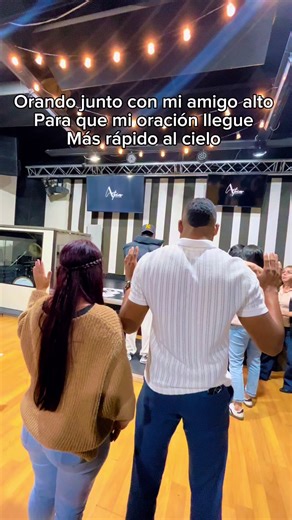 POV: yo asegurándome que mi oración llegue directo al cielo ☁️😂 #atrios #comunidad #IglesiaJoven