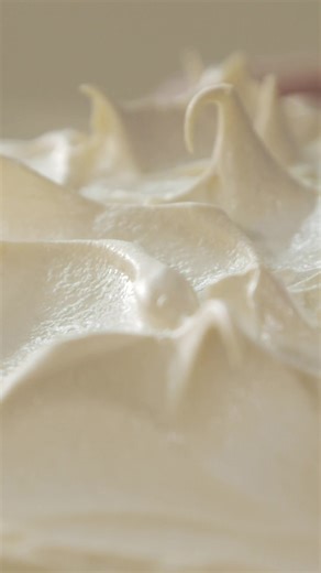 Learn how to make one of Mary Berry's most popular desserts, her lemon meringue pie, in these simple steps. The sharpness of the lemon curd and the crunch of the pastry create the perfect combination. #MaryBerry #MaryBerrysAbsoluteFavourites #MaryBerryRecipes | Mary Berry the cook