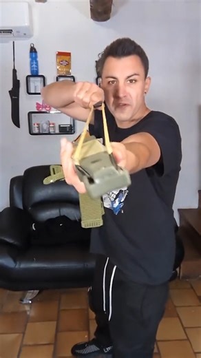 Un kit de survie se cache dans mon fourreau 👍 | Pi-Wan