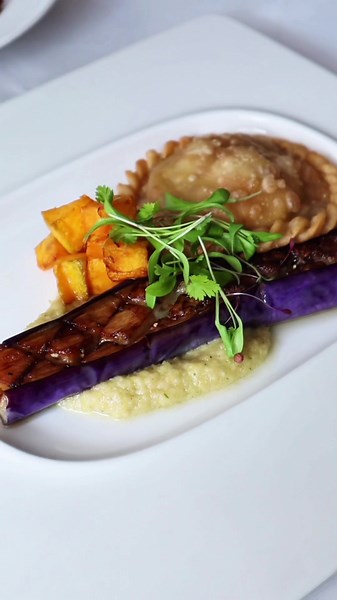 Enjoy our Cuban contemporary menu with options for vegetarian, dairy-free, and gluten-free diets. Our tapas selection is sure to provide a satisfying and flavorful experience 🥕🌽🥬 ✨ #fypage #foodiekl #muslimfriendly