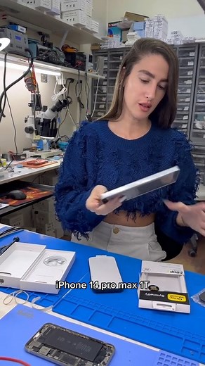 323K views · 6.8K reactions | A screen protector that you can't see from the side! #iphone14promax #iphone 殺 #reels #viral #FemmeMobileRepairs #nails #iphone #glassprotector #fixing #DIY #viralreels #Repairs | Tamar mobile Repairs | Facebook