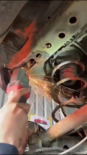 Cutting out rust to chassis on Landcruiser! #toyota4x4 #toyotaclassic #rustrepair #rustremoval