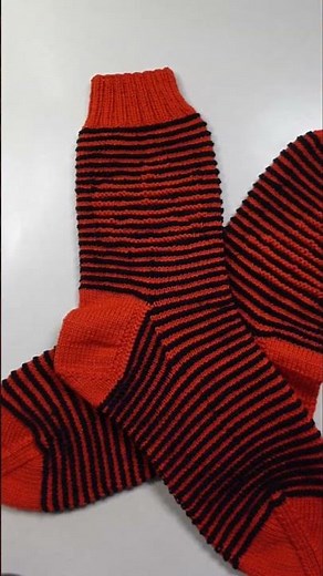 KOSTENLOSE Socken-Tabellen: Perfekte Socken stricken! #shorts