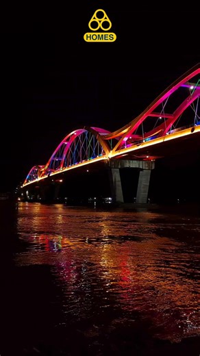 ကမ်းနားမှာ လေညှင်းခံရင်း ဟိုငေး ဒီငေး