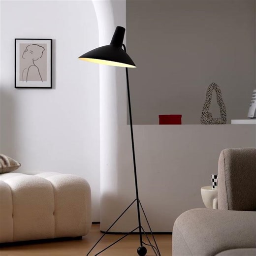 Svelte Noir Floor Lamp – Sleek Silhouette, Elegant Ambient Glow