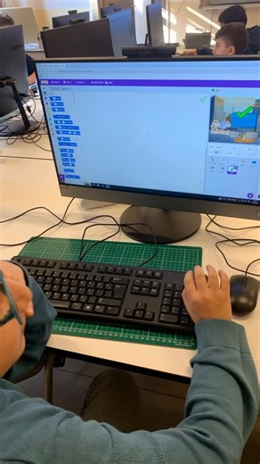 Global Kids Coding on Instagram: "🎮 Kodlarla Öğreniyoruz: Programlama Şehri! 🏙️💻 6. ve 7. sınıf öğrencilerimizle Scratch üzerinde “Programlama Şehri: Sabitler ve Değişkenler” oyununu tasarladık ve oynadık! 🚀 Bu eğlenceli etkinlikte öğrencilerimiz: 🔹 Sabit ve değişken kavramlarını öğrendi 🔹 Algoritmik düşünme becerilerini geliştirdi 🔹 Kod yazarak problem çözdü 🔹 Takım çalışması ve yaratıcılıklarını konuşturdu 🎯 Oyunla öğrenme = Kalıcı öğrenme! Kodlama dünyasında her adım, geleceğe atılan